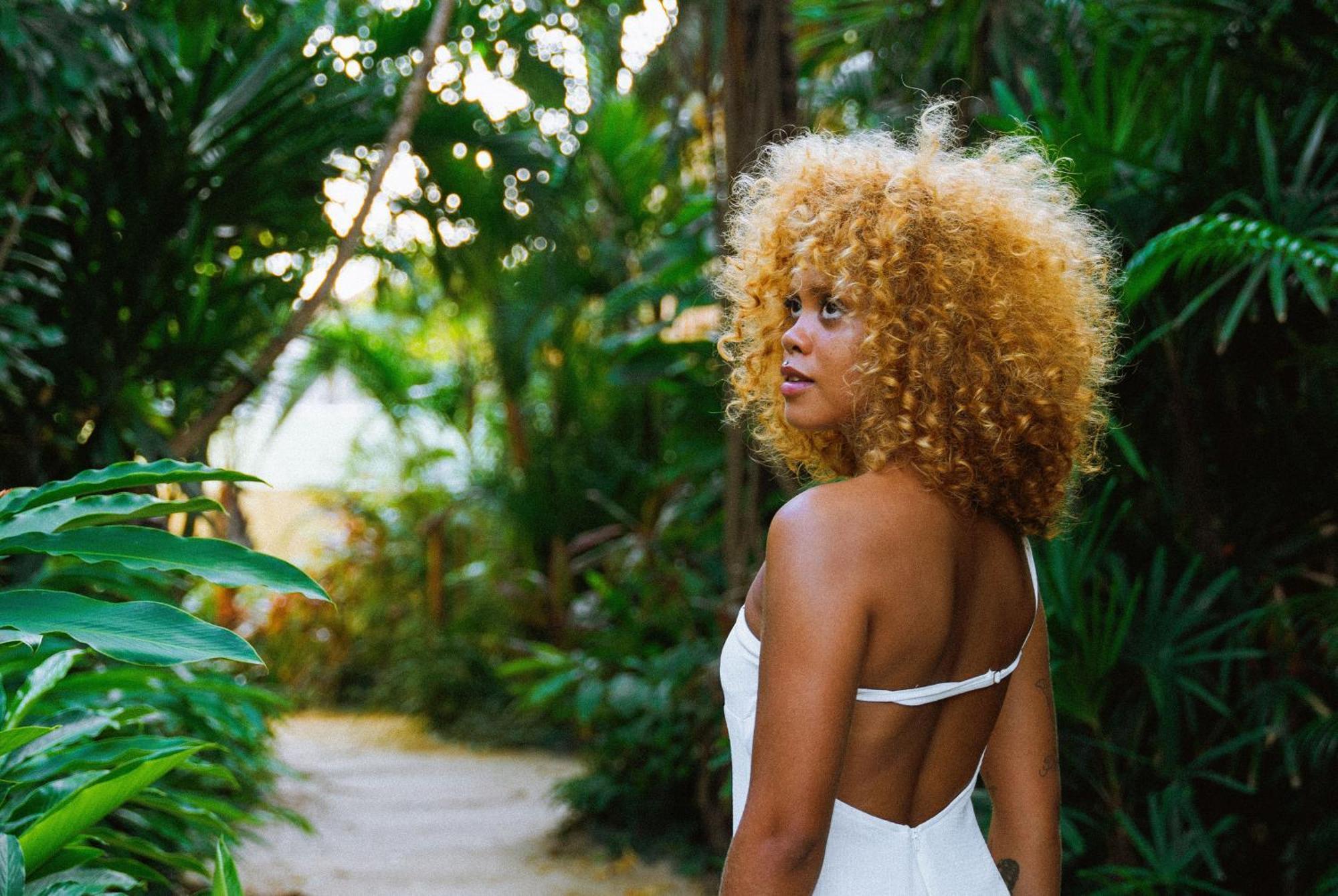 Café Jeri Hotel Jericoacoara Extérieur photo A woman with a blonde afro