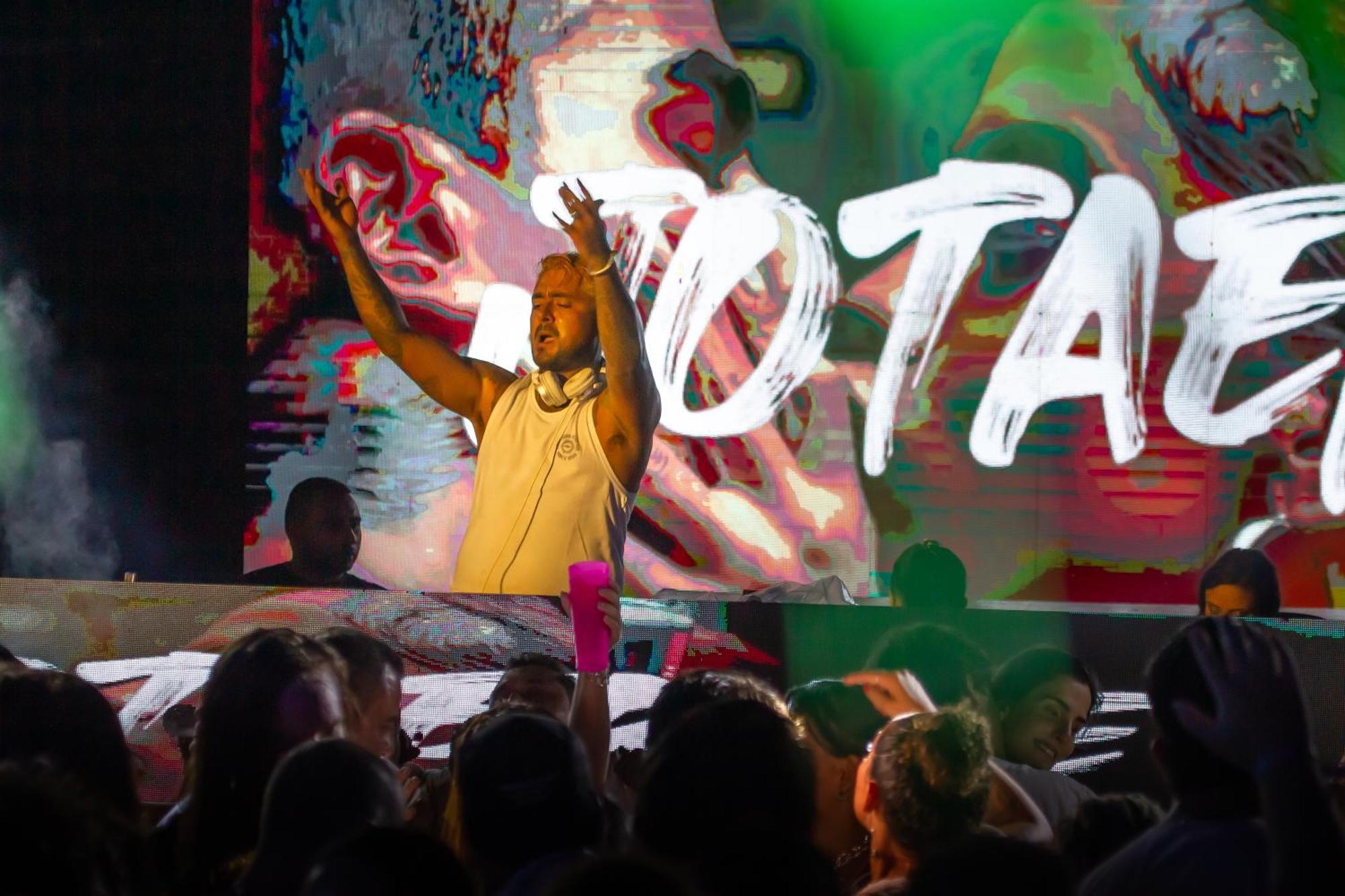 Café Jeri Hotel Jericoacoara Extérieur photo Tinashe performing at the 2015 Billboard Music Awards