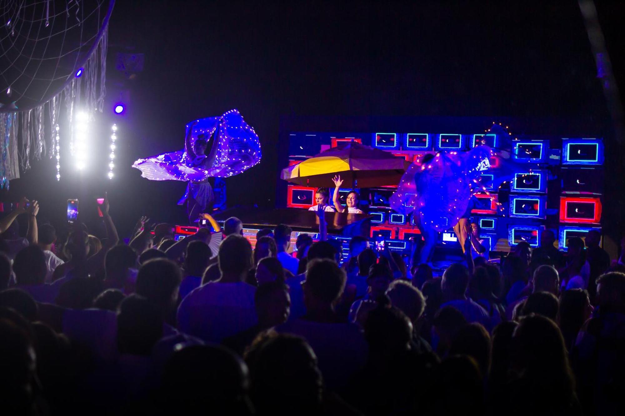 Café Jeri Hotel Jericoacoara Extérieur photo The stage at the 2011 edition of the festival